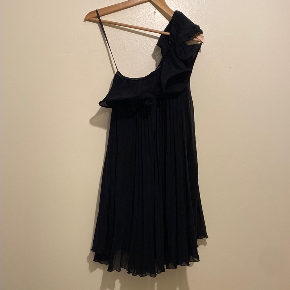 SAMUEL DONG Elegant Black One-Shoulder pleated Dress. Size S